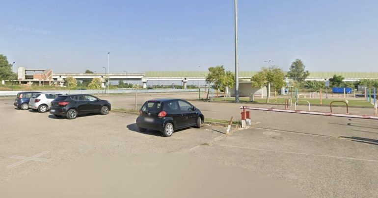 Santa Maria Capua Vetere, muore d’infarto nel parcheggio del carcere mentre aspetta la nuora: aveva 67 anni