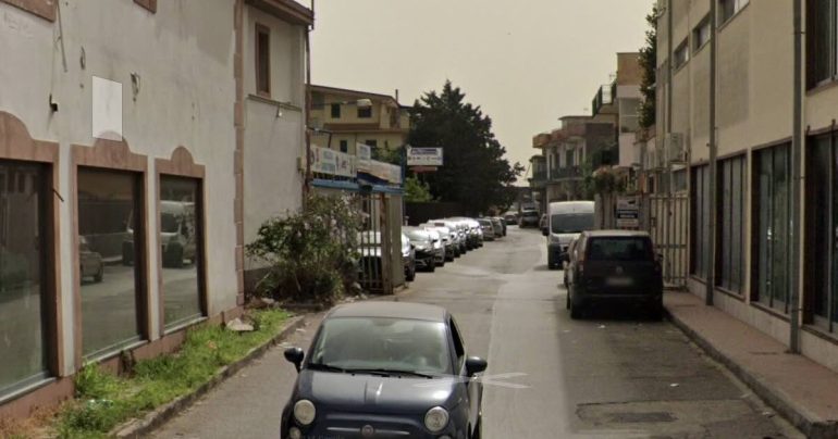Scampia, avvertimento al clan Abbinante: crivellato il palazzo del latitante