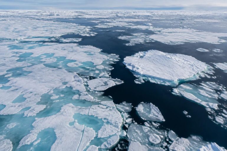 Perché il ghiaccio artico diventa più sottile anche quando l’estensione rallenta