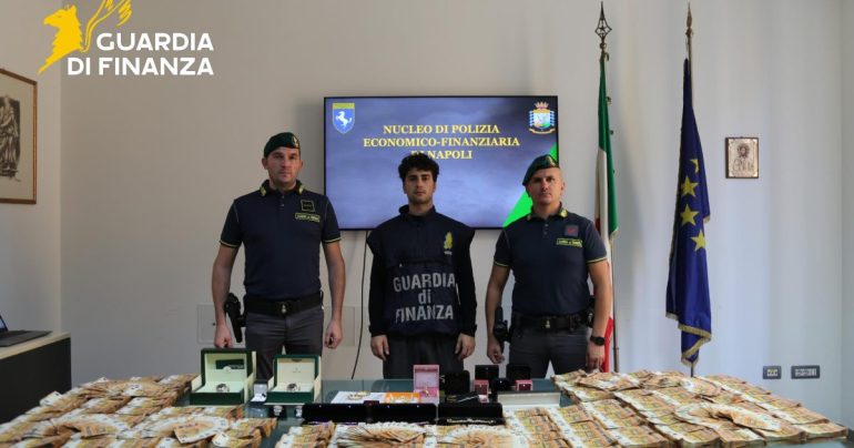 Mugnano, scoperti oltre 2 milioni di euro in contanti nascosti nelle celle frigorifere