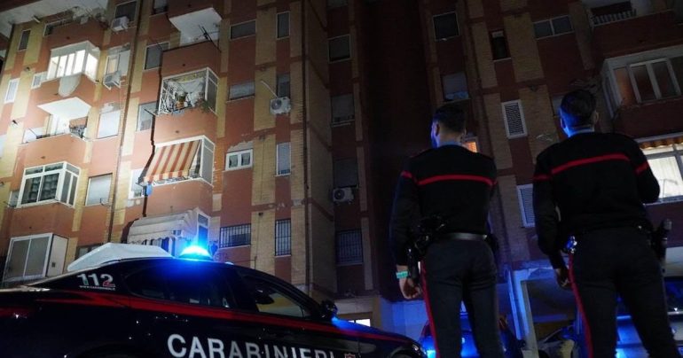 Tredicenne ridotto in fin di vita da due adulti dopo una banale lite tra ragazzini al Centro Commerciale Campania