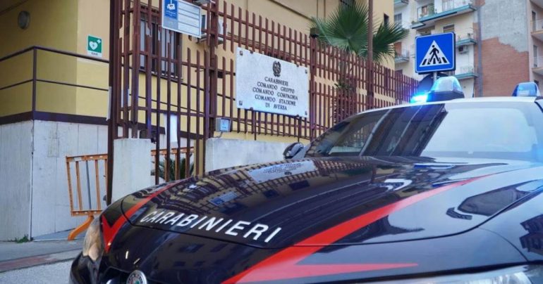 Tenta di rubare un furgone al parcheggio del Moscati: denunciato un 44enne