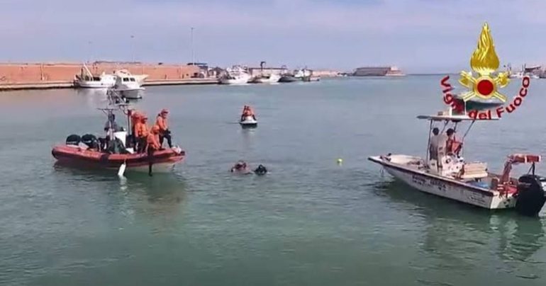 Tragedia a Termoli, furgone cade in mare dal porto: morto conducente napoletano