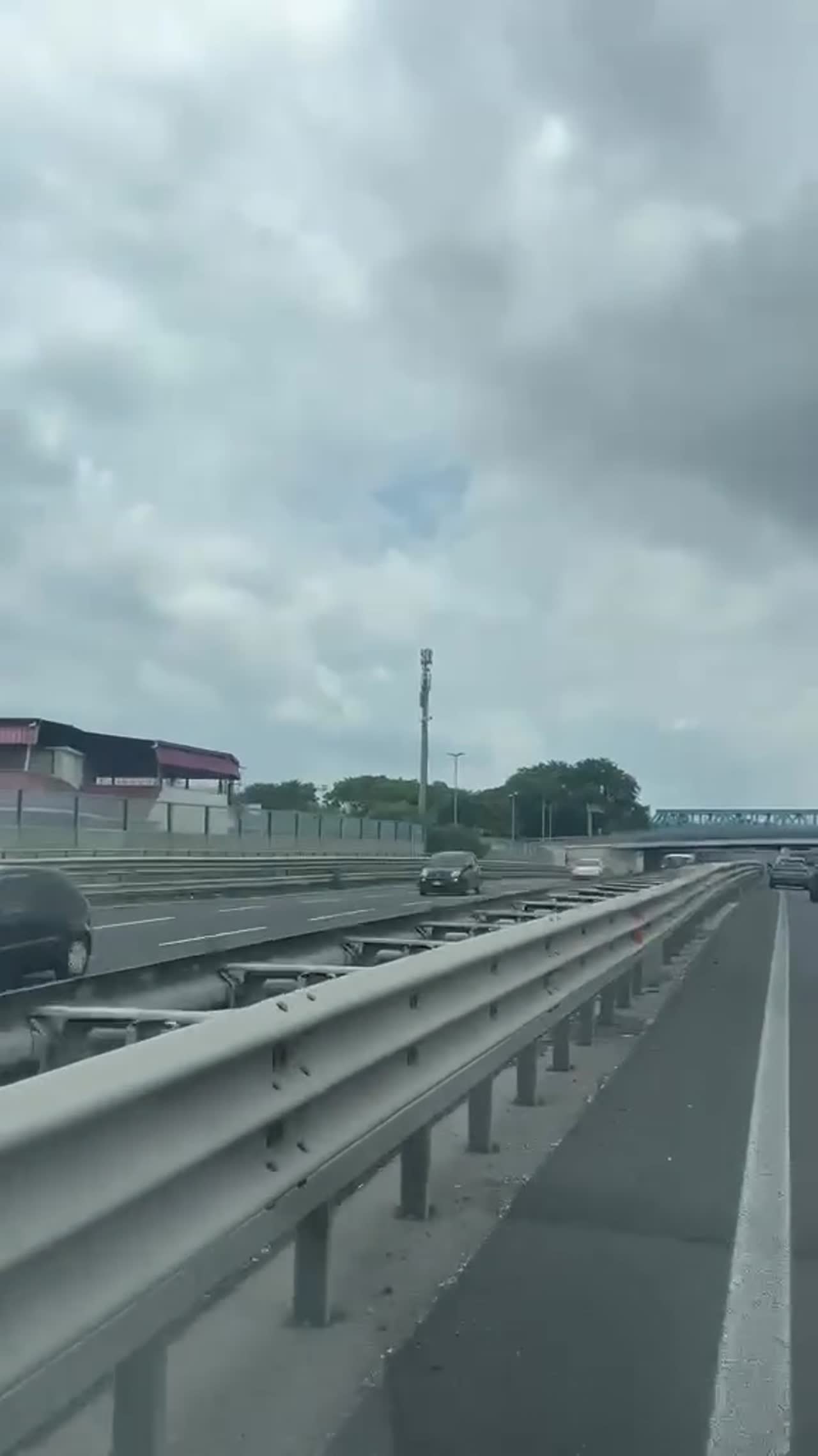 Paura in autostrada: suora imbocca la Napoli-Salerno contromano, salvata dalla Polizia