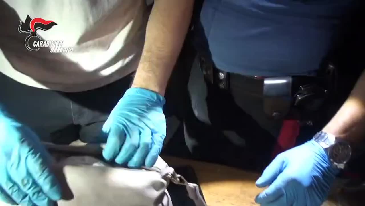 Salerno, oltre 10 chili di stupefacenti in casa: arrestato