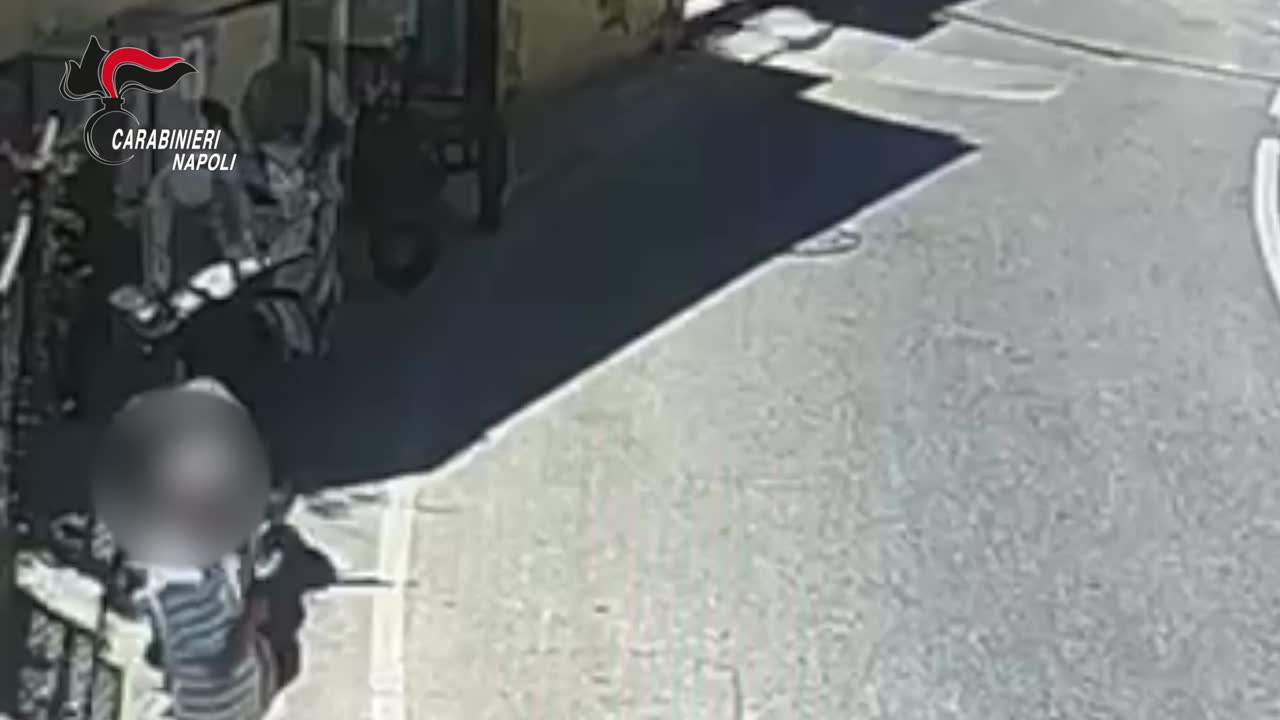 Travestito da donna per derubare un’86enne: due arresti a Piano di Sorrento