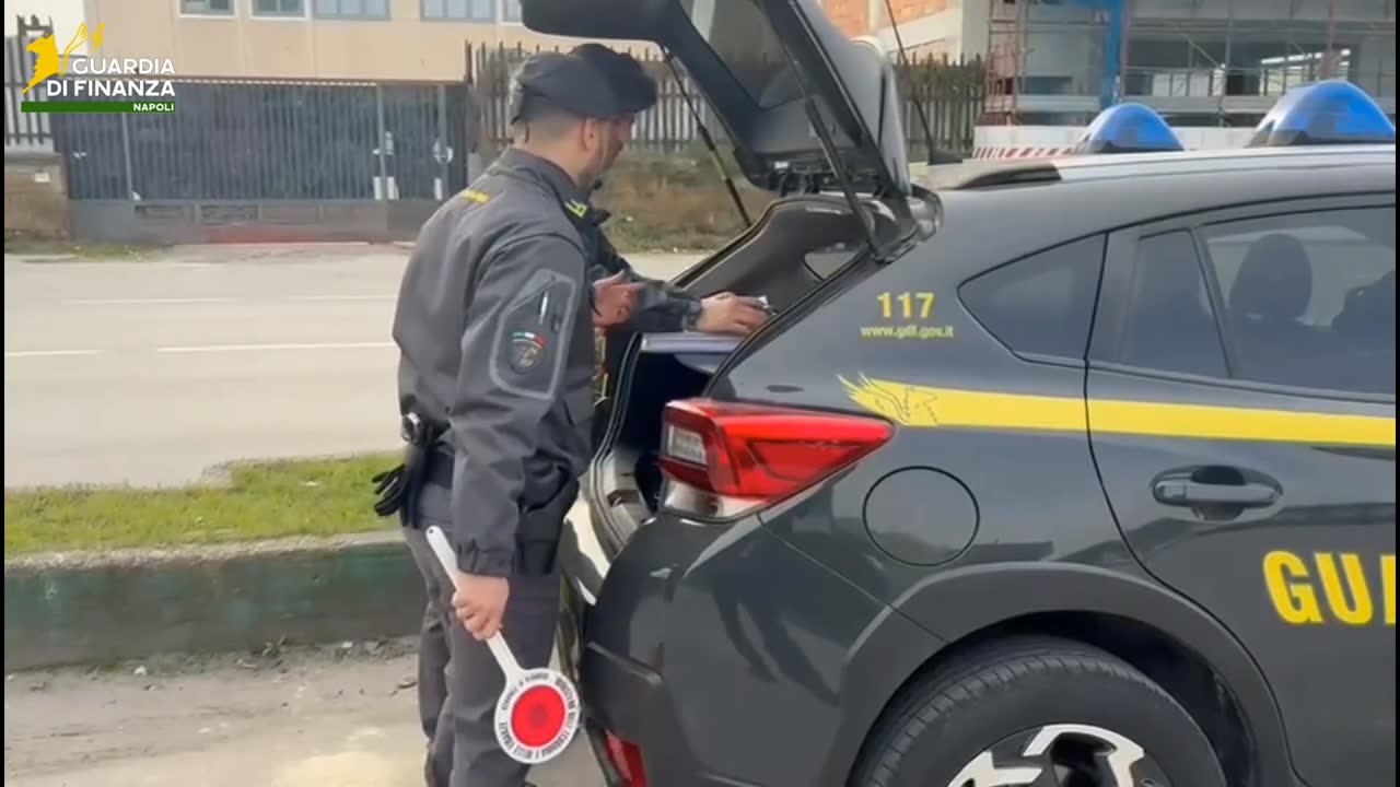 Ponticelli, scoperto il deposito del falso: giro d’affari da 7 milioni di euro