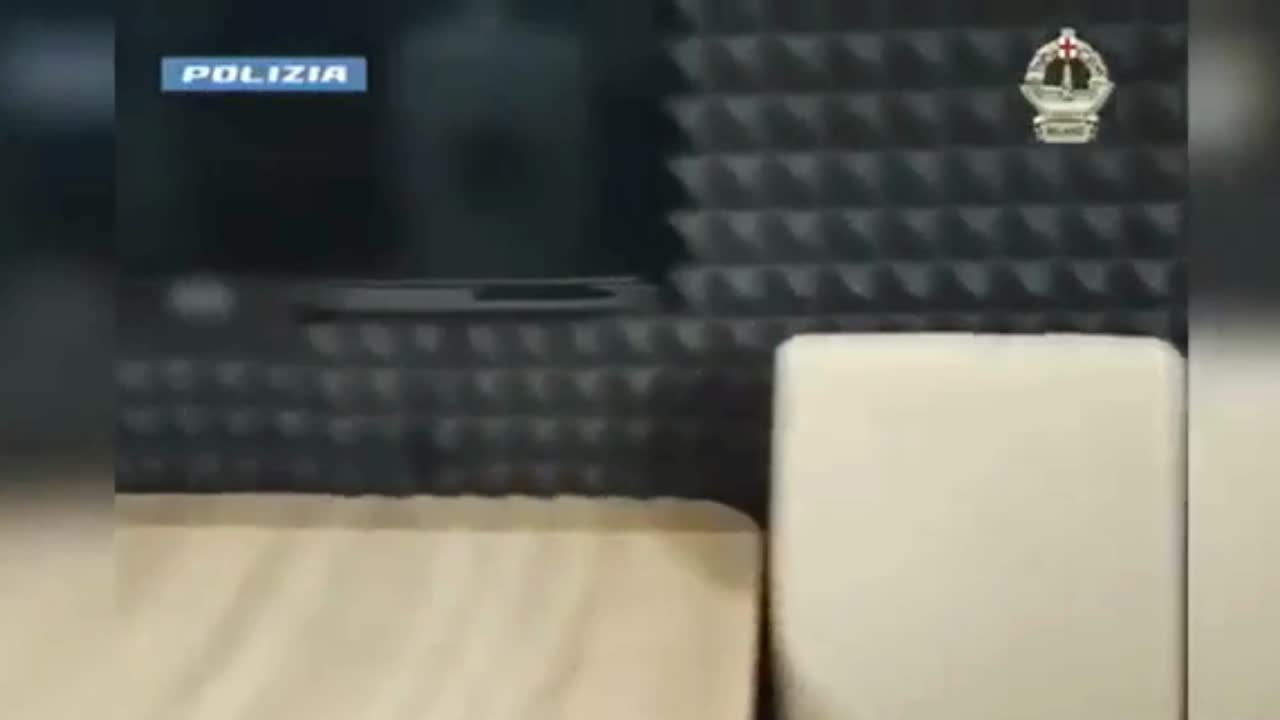 Napoli, scoperta la centrale delle truffe: pannelli fonoassorbenti e videosorveglianza