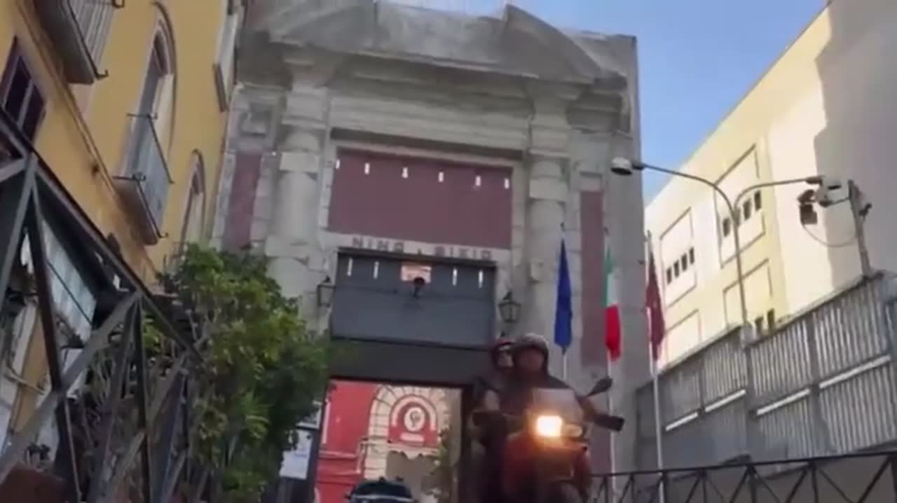 Napoli, aveva un arsenale in casa: arrestato dalla Squadra Mobile