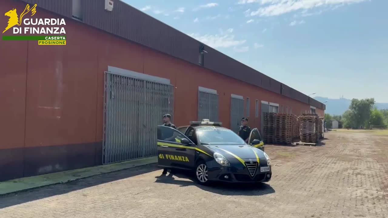Producevano milioni di sigarette al giorno: blitz della Finanza smantella l’opificio del mercato nero