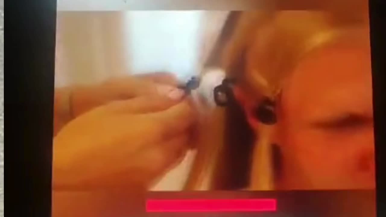 Haaland si taglia i capelli e chiama in diretta Guardiola: il video virale sui social