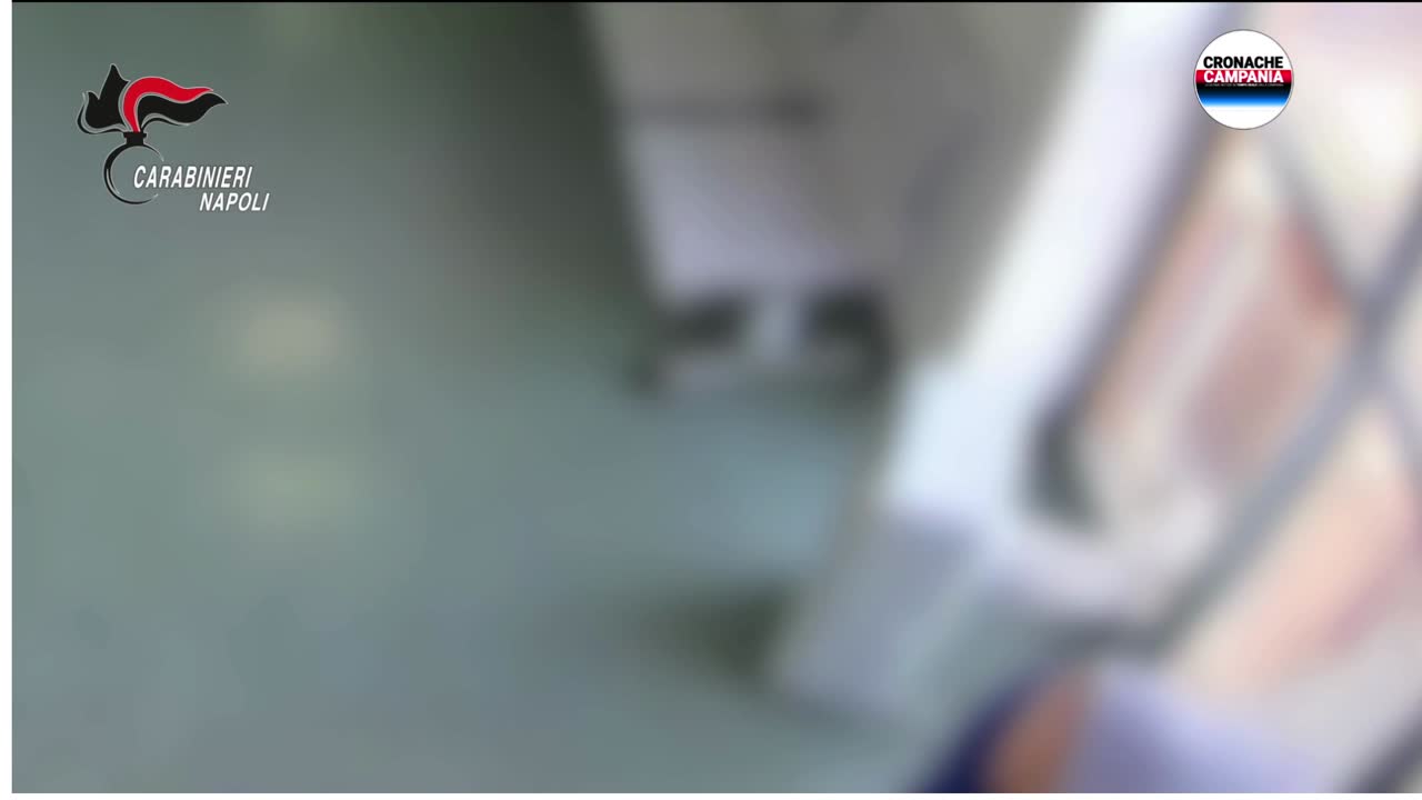 Napoli, ruba un condizionatore dalla sala d’attesa dell’ospedale: incastrato dalle telecamere