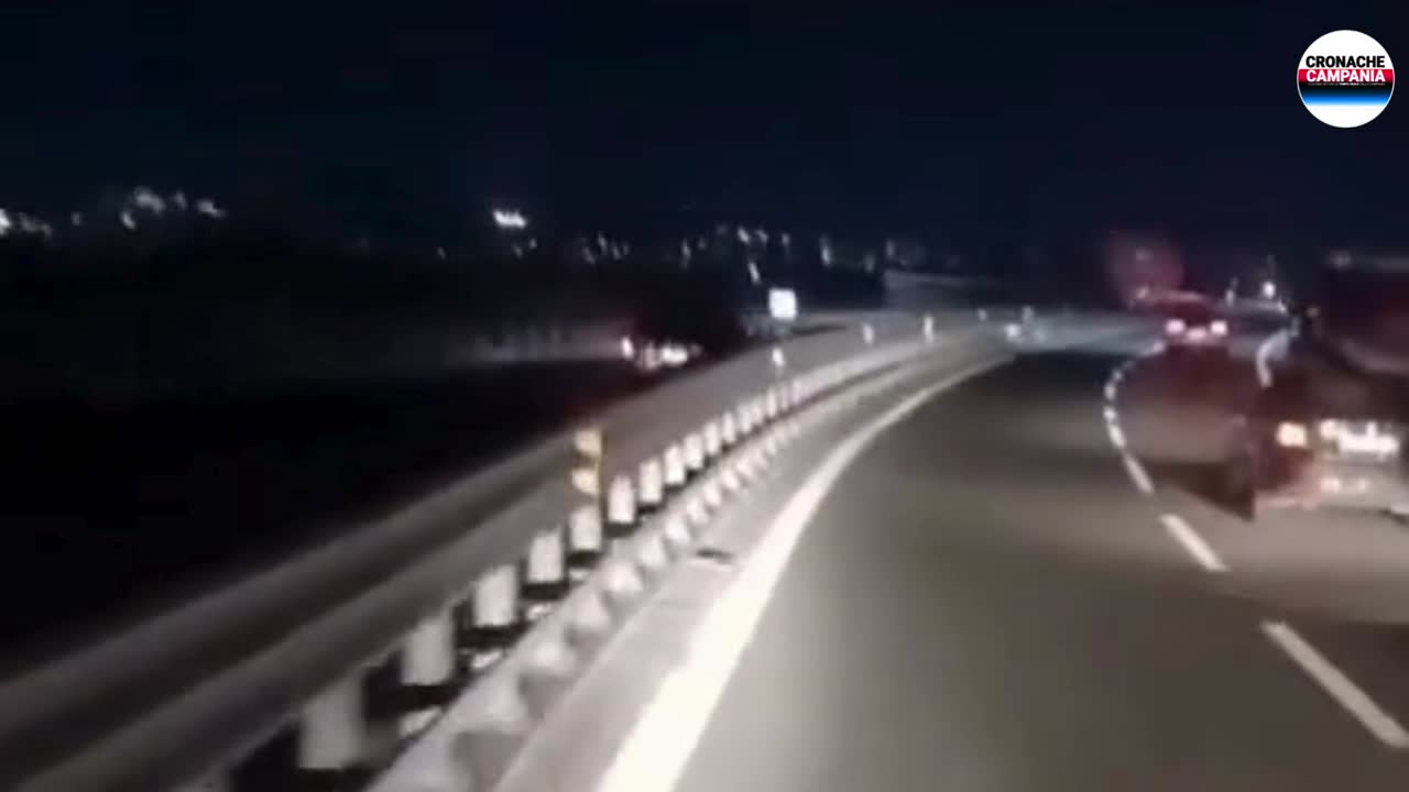 Casoria, auto contromano con famiglia a bordo: il camionista evita il peggio