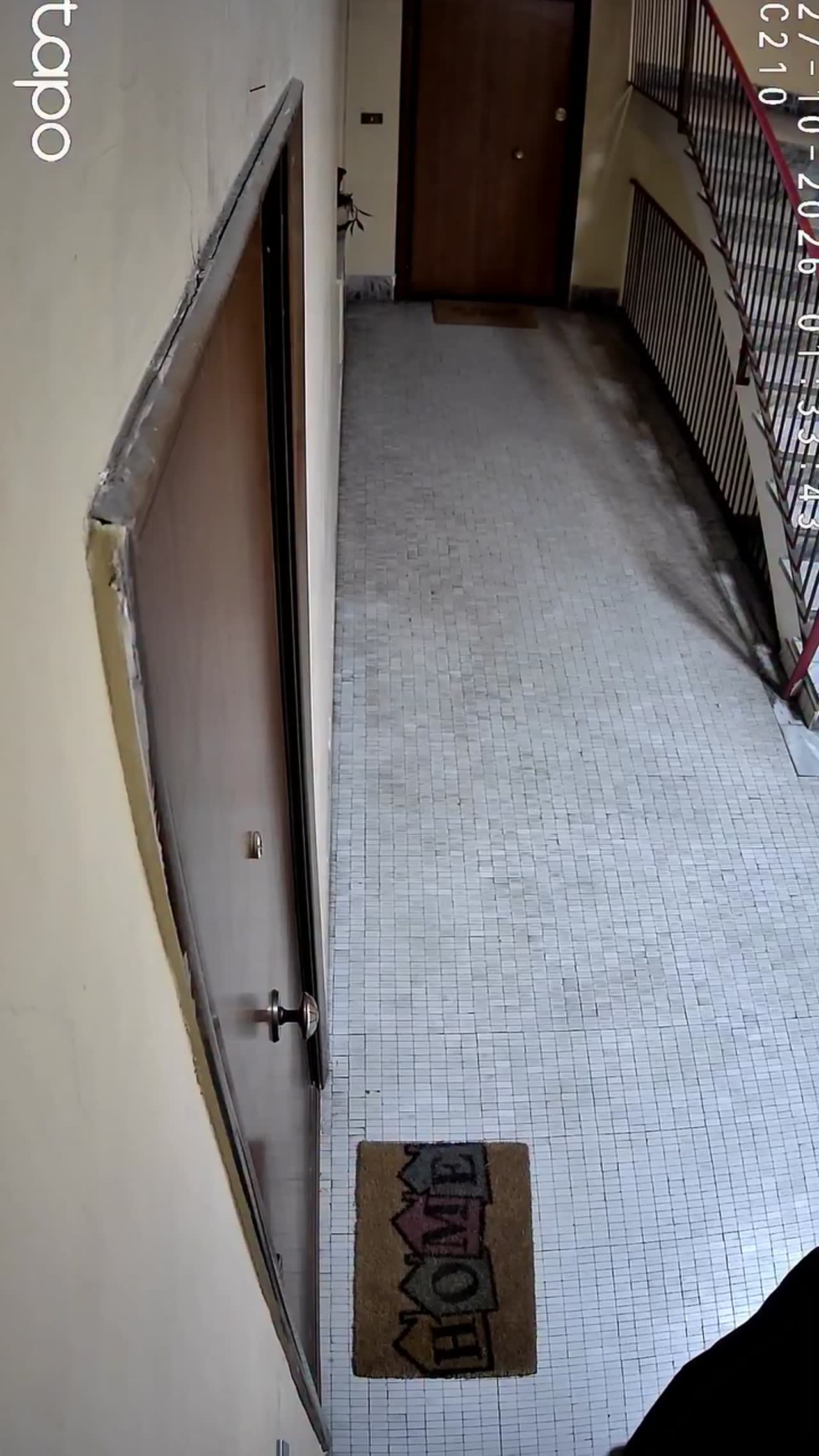Napoli, furti e intrusioni nei palazzi: residenti e gestori sotto pressione, Borrelli chiede più controlli